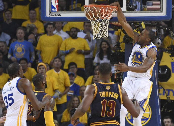 A.Iguodala dairysis į kitų klubų pasiūlymus (Scanpix nuotr.)