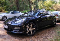 Šiuo M.Gecevičiaus „Porsche“ automobiliu į treniruotes rieda L.Jurčiūtė (Fotodiena.lt)