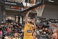 S.Michailiukas šiame „lange“ dominuoja (FIBA nuotr.)