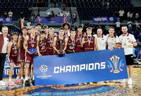 Latviai švenčia titulą (FIBA nuotr.)