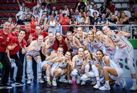 Vengrės iškovojo istorinį medalį (FIBA nuotr.)