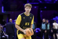 M.Kuzminskas rengia stovyklą (Scanpix nuotr.)