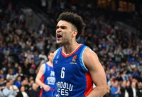 E.Bryantas keičia komandą