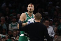 K.Porzingis gavo smūgį iš alkūnės (Scanpix nuotr.)