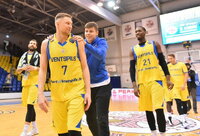Latviai pakišo koją italams (FIBA Europe nuotr.)
