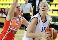 E.Šulčiūtė yra rezultatyviausia Utenos komandos žaidėja (Foto: Augustas Didžgalvis)