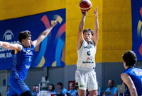 M.Juzėnas pavyzdingai kovėsi dėl kamuolių (FIBA nuotr.)