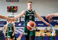 M.Krivas darbavosi po krepšiais (FIBA nuotr.)