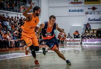 V.Kariniauskas netiksliai atakavo nuo baudų metimų linijos (FIBA Europe nuotr.)