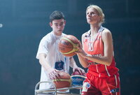 E.Briedytė kabina sportbačius ant vinies (Fotodiena.lt)