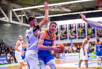 A.Mikalauskas (kairėje) tapo pagrindiniu pergalės kalviu (FIBA nuotr.)