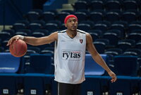 J.Akognonas gins „Montakit“ garbę (BNS nuotr.)