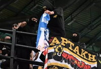 AEK sirgaliai sudegino Izraelio vėliavą