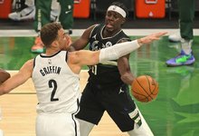 NBA atkrintamosios: „Bucks“ –...