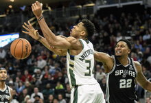 NBA: „Bucks“ – „Spurs“