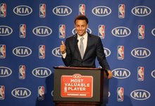 S.Curry atsiėmė MVP apdovanojimą