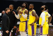 NBA atkrintamosios: „Lakers“ –...