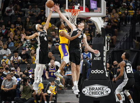 NBA: „Lakers“ – „Spurs“
