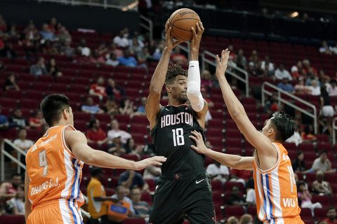 NBA ikisezoninis mačas:„Rockets“ – „Sharks“