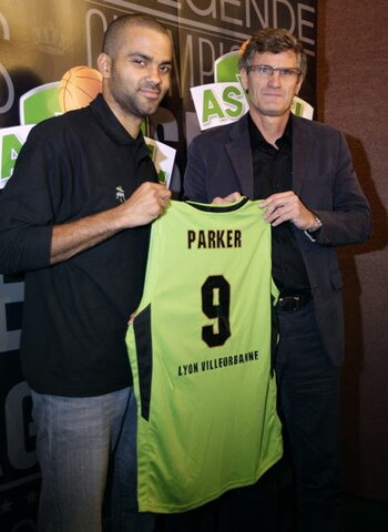 T.Parkeris pasimatavo ASVEL aprangą