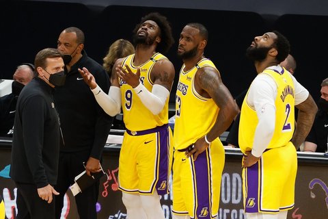 NBA atkrintamosios: „Lakers“ – „Suns“