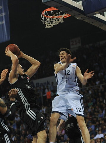 Eurolyga: "Anadolu Efes" - "Brose Baskets"
