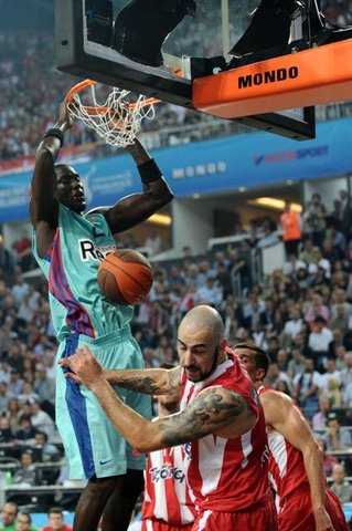 Eurolygos pusfinalis: "Olympiacos" - "Regal Barcelona"
