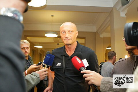Ramūnas Butautas duoda interviu