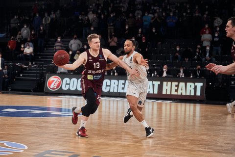 „Towers“ – „Lietkabelis“