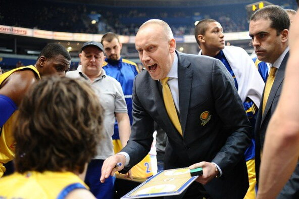 Kurtinaitis duoda nurodymus