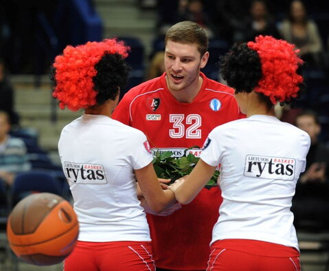 Dovydas Redikas sveikinamas su 19-uoju gimtadieniu