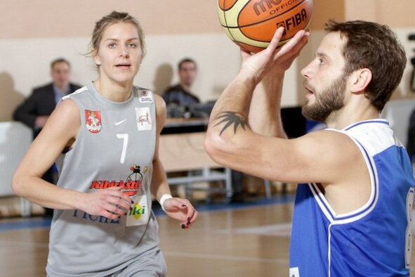 „Kibirkšties-Tichės-IKI“ komanda įveikė pramogų pasaulio atstovus
