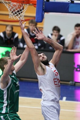 Bourousis iš po krepšio