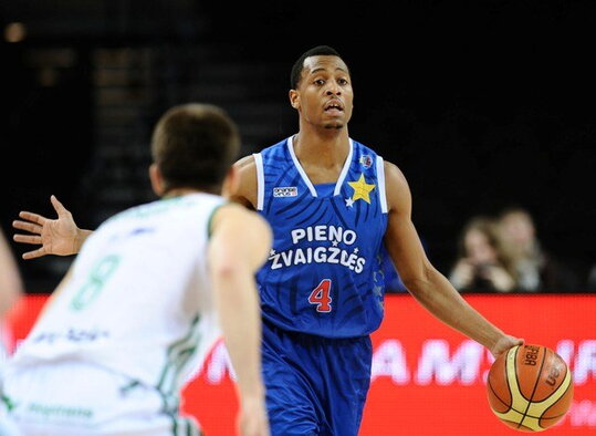 Trevonas Hughesas rezga ataką