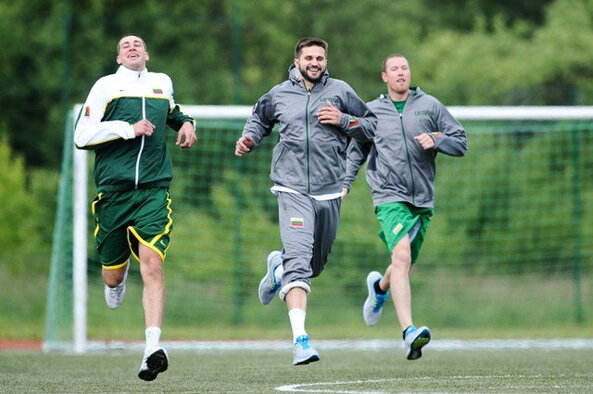 Kleiza, Valančiūnas ir Songaila bėga
