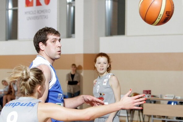 „Kibirkšties-Tichės-IKI“ komanda įveikė pramogų pasaulio atstovus