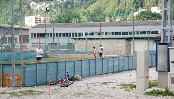Prie arenos ne visiems rūpi krepšinis