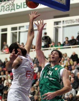 Bourousis bando blokuoti Wilkinsono metimą