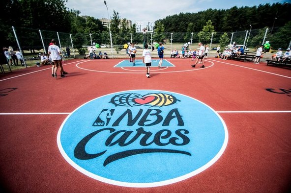 Modernios krepšinio aikštelės Vilniuje atidarymas 