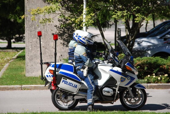 Policija lydi rinktines