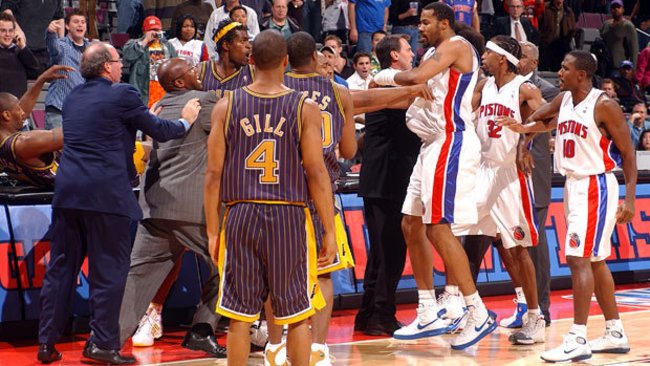 Muštynės tarp „Pistons“ ir „Pacers“ žaidėjų