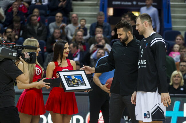 Kleiza, Parachovskis