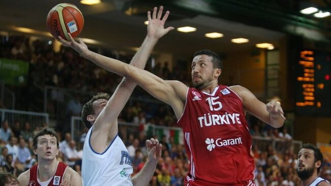 H.Turkoglu ir Turkijos rinktinei kol kas nepavyksta atrasti kelių į pergales (Scanpix)