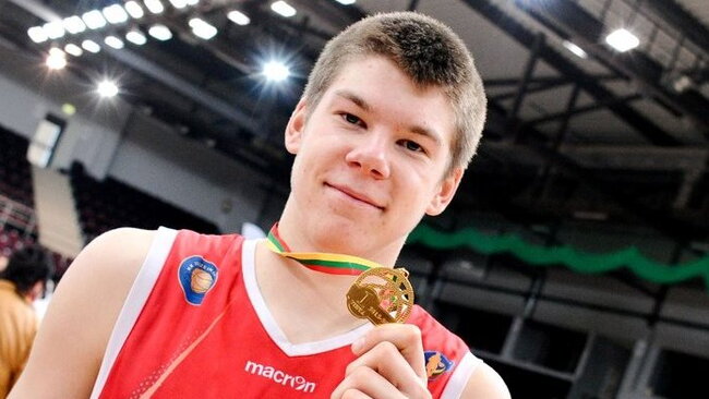 Traumą patyręs R.Giedraitis nerungtyniaus du mėnesius (Fotodiena.lt)