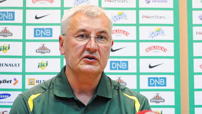 J.Kazlauskas spaudos konferencijos metu nebuvo geros nuotaikos (Fotodiena.lt)