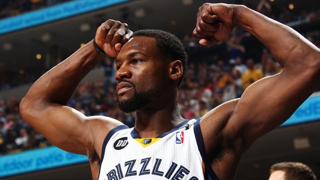 T.Allenas dar ketverius metus vilkės „Grizzlies“ klubo marškinėlius (Scanpix)