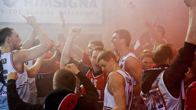 Prieniškiai garbingai priešinasi vicečempionams (D.Radlinskas/Fotodiena.lt)