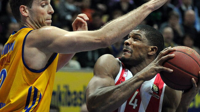 Serijoje su „Anadolu Efes“ K.Hinesas žaidžia itin sėkmingai (Scanpix)