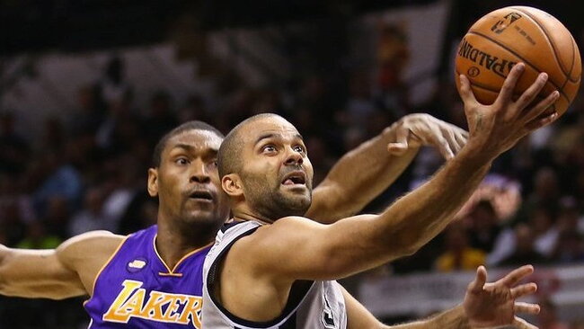 „Spurs“ išnaudojo namų aikštės pranašumą (Scanpix)