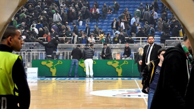 „Panathinaikos“ savininkui ilgą laiką gali netekti gyvai pamatyti savo klubo rungtynių (Scanpix)